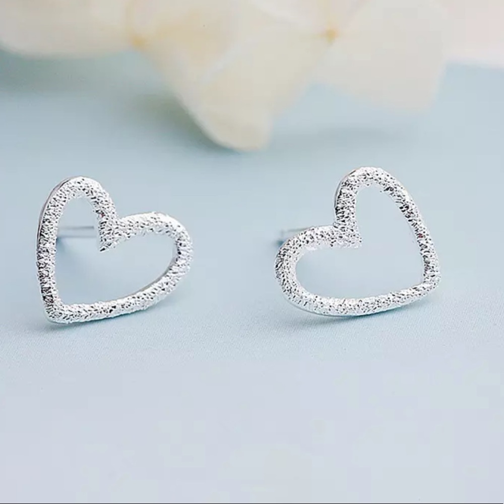 100% 925 String Silver Heart Shaped Earrings